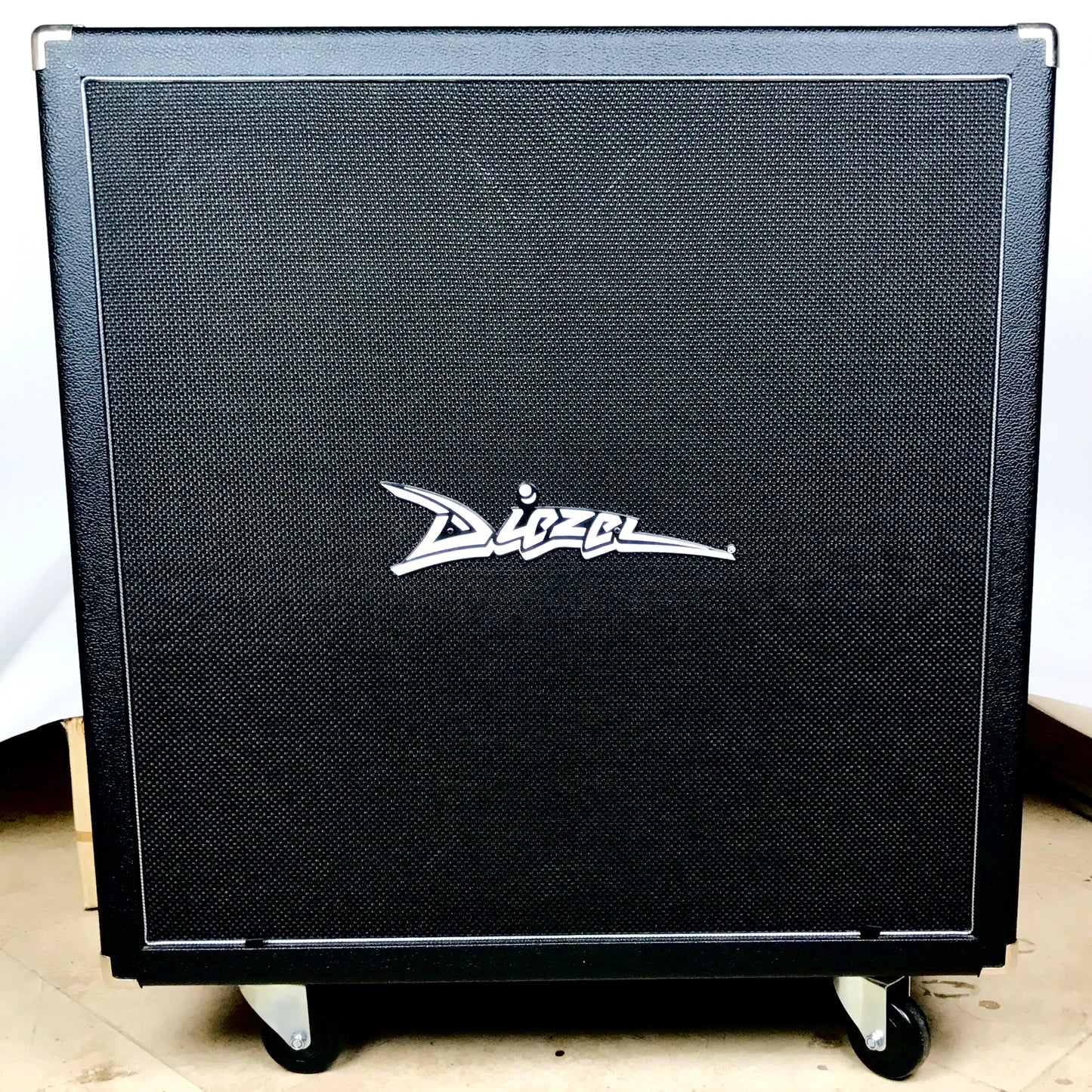 Diezel 4 X 12 Front Loaded Cabinet 4 Celestion G12K-100 with casters, Mint Condition!