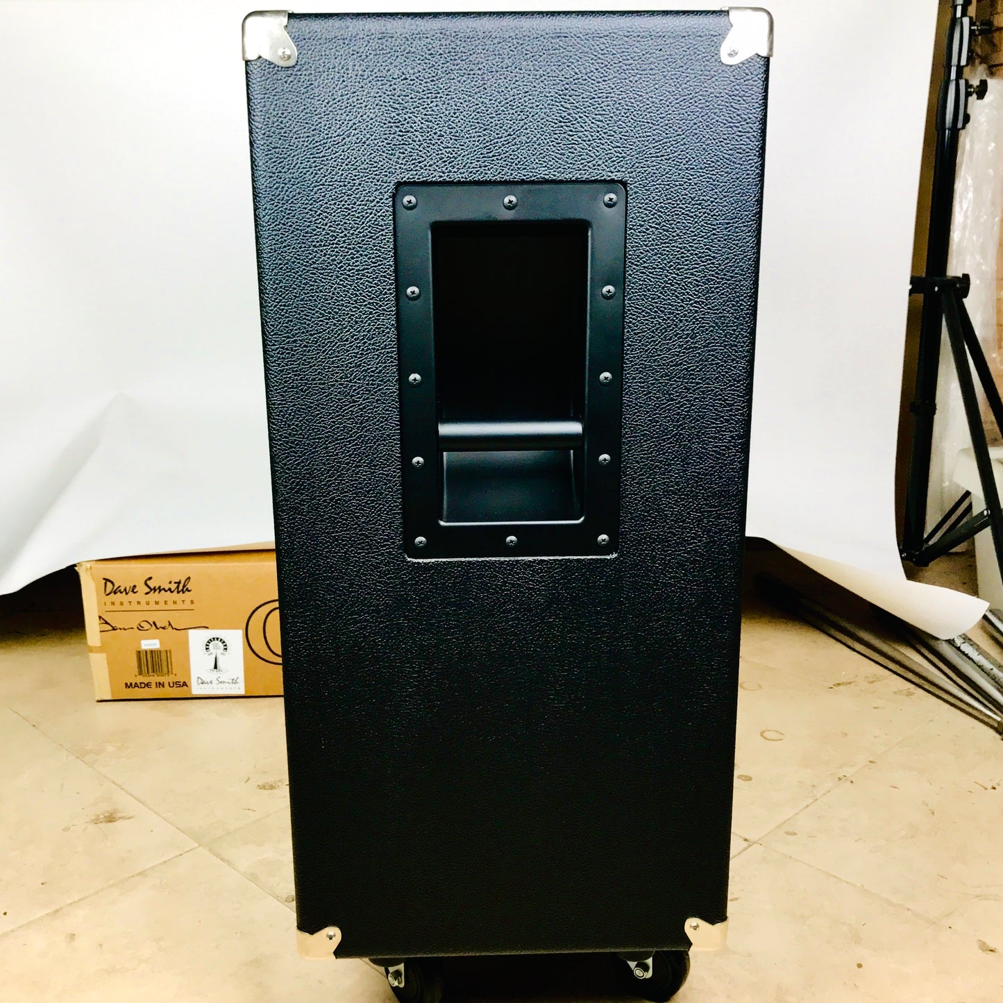 Diezel 4 X 12 Front Loaded Cabinet 4 Celestion G12K-100 with casters, Mint Condition!
